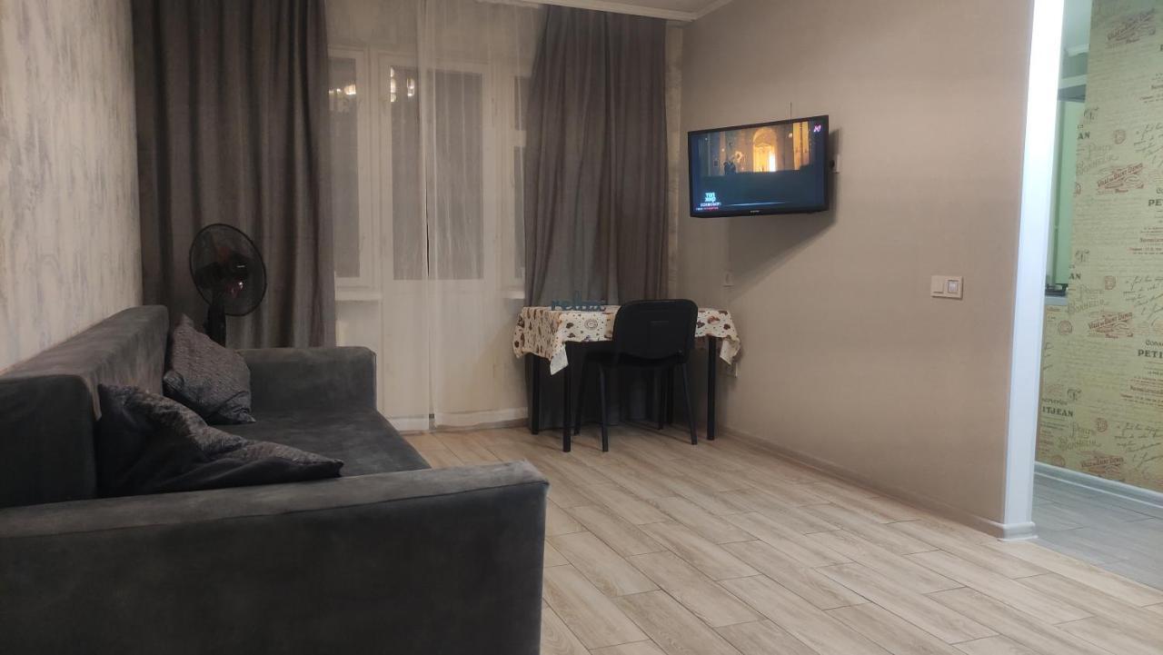 Apartment Near City Center On Peremohy Avenue 46 Cherníhiv Exterior foto