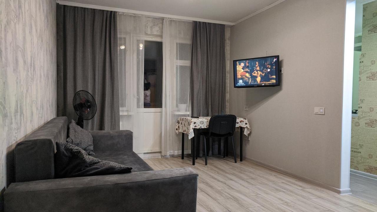 Apartment Near City Center On Peremohy Avenue 46 Cherníhiv Exterior foto